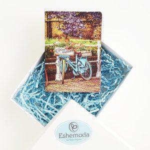 Обложка на паспорт с принтом Eshemoda “Разноцветные велосипеды”, натуральная кожа